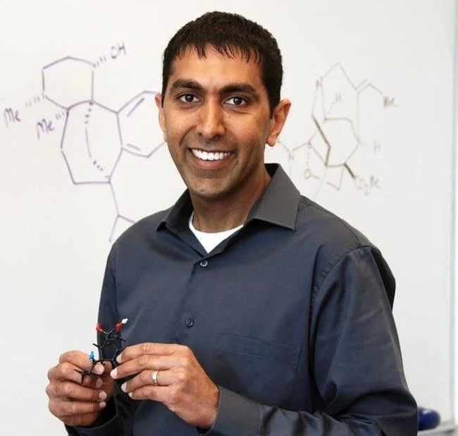 UCLAの化学者がパーキンソン病に効く海綿状物質（リソデンドリン酸Aエナンチオマー）の化学合成に成功。