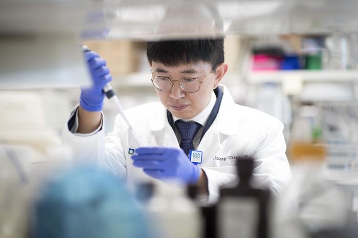 パーキンソン病に新展開:AIが遺伝要因と再利用可能な治療薬を特定
