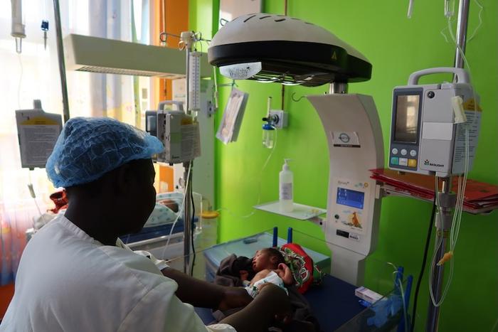 腹壁破裂の赤ちゃんに希望を。現地で製造可能な医療機器「SimpleSilo」の挑戦