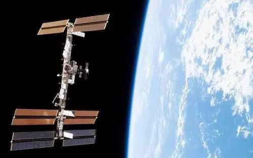 カリフォルニア大学サンディエゴ校とスペースタンゴ社が、NASAから助成金を獲得し、国際宇宙ステーション（ISS）内に初の幹細胞研究専用ラボの開設へ
